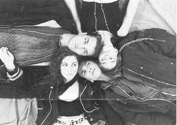 01
Scan
Mots-clés: jonas berggren;jenny berggren;ulf ekberg;linn berggren;scan;black & white